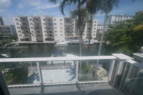 Adosado en venta en North Miami Beach, Florida, 3 dormitorios, 296.82 m2 № 2075040 - foto 21