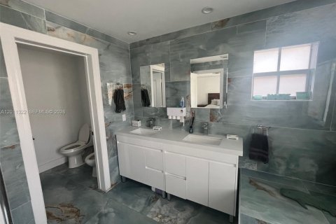 Adosado en venta en North Miami Beach, Florida, 3 dormitorios, 296.82 m2 № 2075040 - foto 15