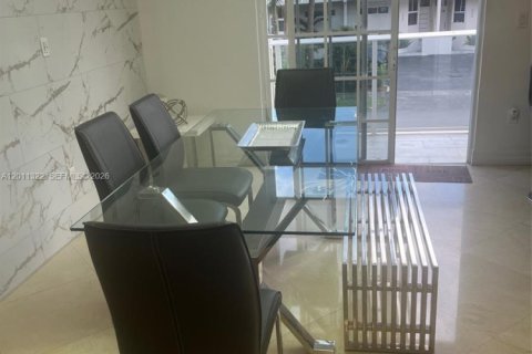 Adosado en venta en North Miami Beach, Florida, 3 dormitorios, 296.82 m2 № 2075040 - foto 18