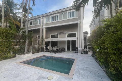 Adosado en North Miami Beach, Florida 3 dormitorios, 296.82 m2 № 2075040