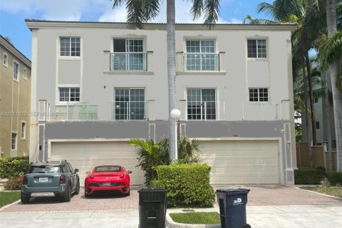 Adosado en venta en North Miami Beach, Florida, 3 dormitorios, 296.82 m2 № 2075040 - foto 8