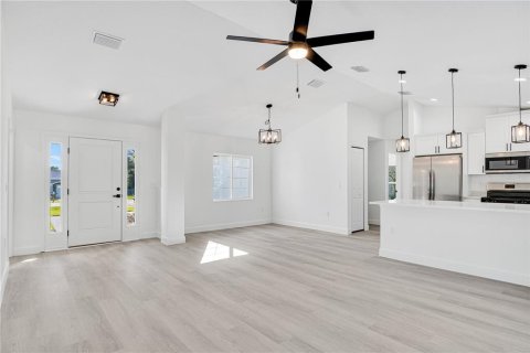 Villa ou maison à vendre à Weeki Wachee, Floride: 3 chambres, 138.05 m2 № 2425883 - photo 10
