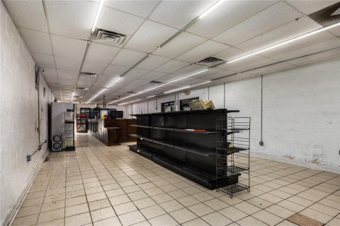 Commercial property in Gainesville, Florida № 2135426 - photo 24