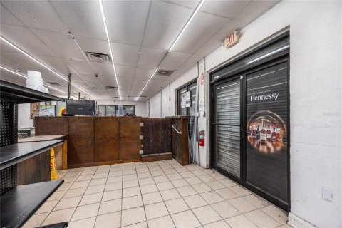 Commercial property in Gainesville, Florida № 2135426 - photo 13