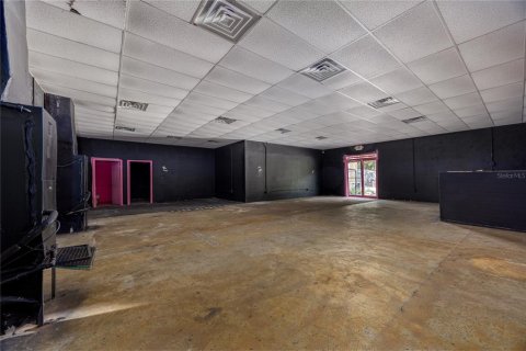 Commercial property in Gainesville, Florida № 2135426 - photo 9