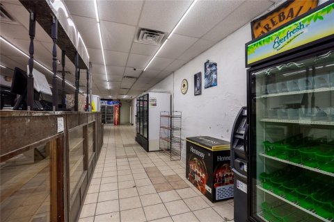 Commercial property in Gainesville, Florida № 2135426 - photo 6