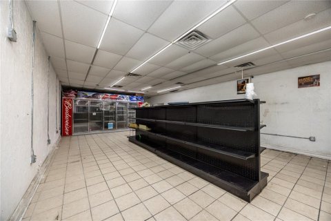 Commercial property in Gainesville, Florida № 2135426 - photo 16