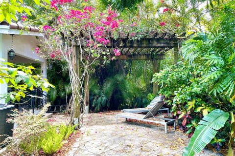 House in Coral Gables, Florida 3 bedrooms, 150.59 sq.m. № 1485754 - photo 19
