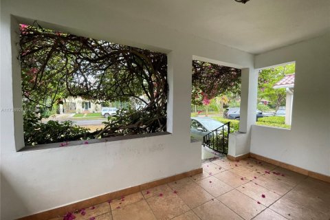 House in Coral Gables, Florida 3 bedrooms, 150.59 sq.m. № 1485754 - photo 2