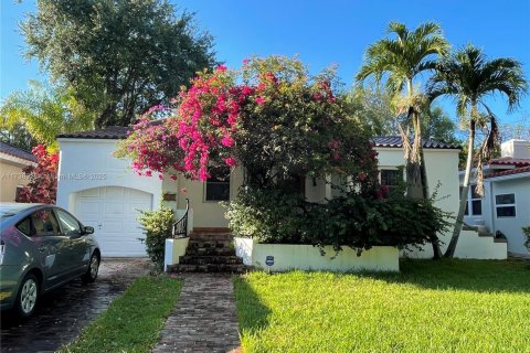 House in Coral Gables, Florida 3 bedrooms, 150.59 sq.m. № 1485754 - photo 21