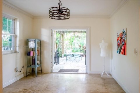 House in Coral Gables, Florida 3 bedrooms, 150.59 sq.m. № 1485754 - photo 14