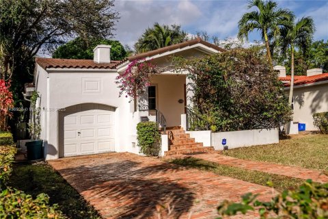 House in Coral Gables, Florida 3 bedrooms, 150.59 sq.m. № 1485754 - photo 1