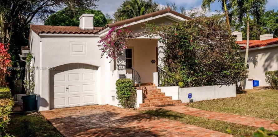 House in Coral Gables, Florida 3 bedrooms, 150.59 sq.m. № 1485754