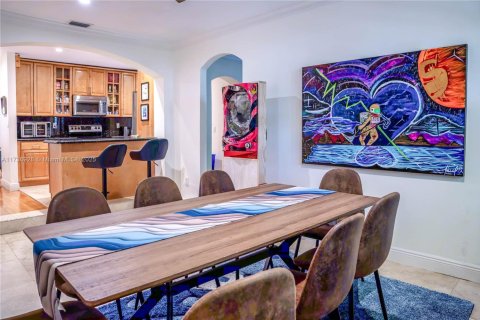 House in Coral Gables, Florida 3 bedrooms, 150.59 sq.m. № 1485754 - photo 13