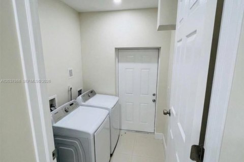 Купить коммерческую недвижимость в Холливуд, Флорида 117.52м2, № 2085942 - фото 8