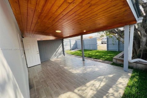 Купить коммерческую недвижимость в Холливуд, Флорида 117.52м2, № 2085942 - фото 10