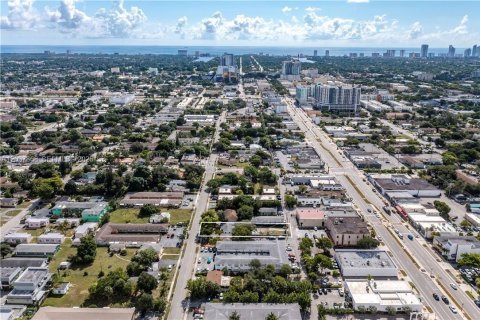 Купить коммерческую недвижимость в Холливуд, Флорида 117.52м2, № 2085942 - фото 2