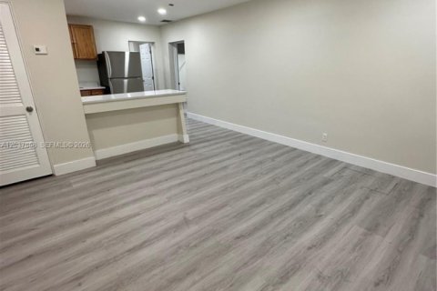 Купить коммерческую недвижимость в Холливуд, Флорида 117.52м2, № 2085942 - фото 5