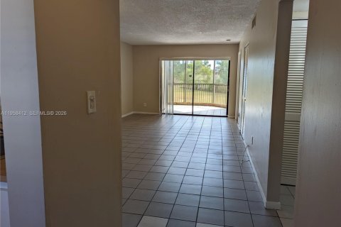 Снять в аренду кондоминиум в Мирамар, Флорида 2 спальни, 76.18м2, № 2019878 - фото 2