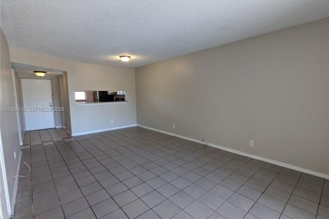 Снять в аренду кондоминиум в Мирамар, Флорида 2 спальни, 76.18м2, № 2019878 - фото 3