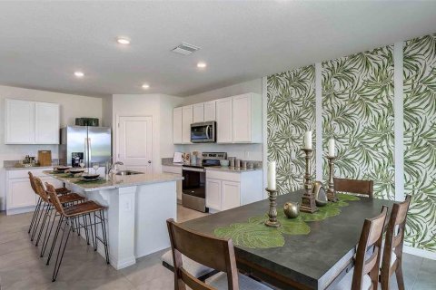 House in Palmetto, Florida 5 bedrooms, 242.01 sq.m. № 2396274 - photo 3