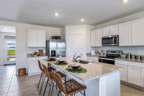 House in Palmetto, Florida 5 bedrooms, 242.01 sq.m. № 2396274 - photo 2
