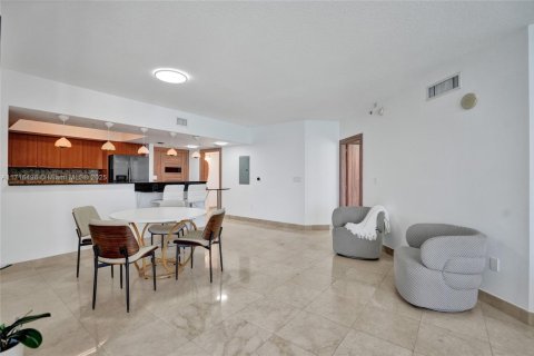Apartment in Sunny Isles Beach, Florida 1 bedroom, 92.9 sq.m. № 2035623 - photo 9