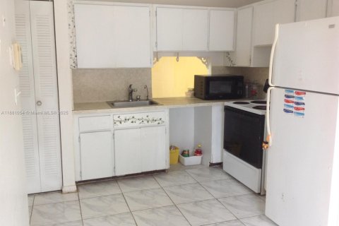 Touwnhouse à vendre à Tamarac, Floride: 2 chambres, 105.54 m2 № 1922386 - photo 11