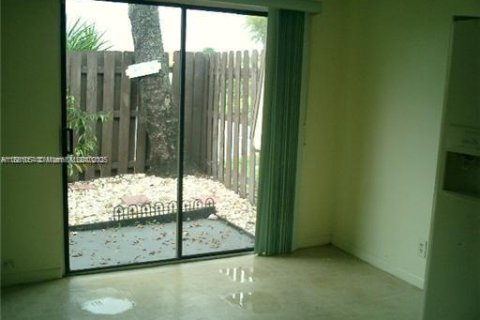 Touwnhouse à vendre à Tamarac, Floride: 2 chambres, 105.54 m2 № 1922386 - photo 7