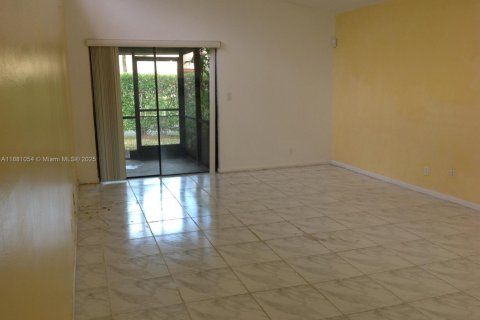 Touwnhouse à vendre à Tamarac, Floride: 2 chambres, 105.54 m2 № 1922386 - photo 12