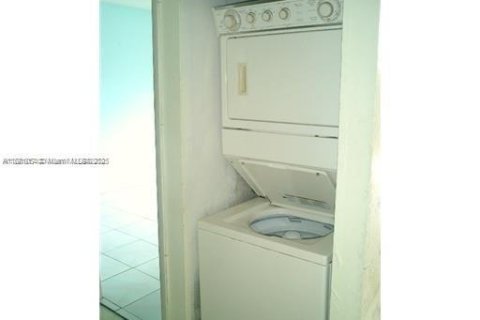 Touwnhouse à vendre à Tamarac, Floride: 2 chambres, 105.54 m2 № 1922386 - photo 6