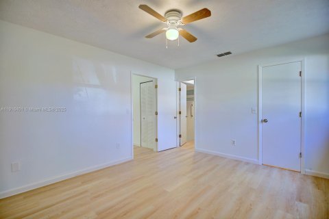 House in Lake Placid, Florida 3 bedrooms, 131.09 sq.m. № 1971116 - photo 16