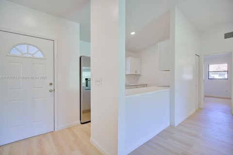 House in Lake Placid, Florida 3 bedrooms, 131.09 sq.m. № 1971116 - photo 8