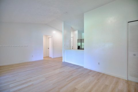 House in Lake Placid, Florida 3 bedrooms, 131.09 sq.m. № 1971116 - photo 6