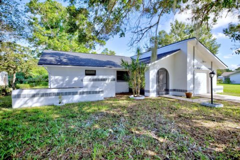 House in Lake Placid, Florida 3 bedrooms, 131.09 sq.m. № 1971116 - photo 1