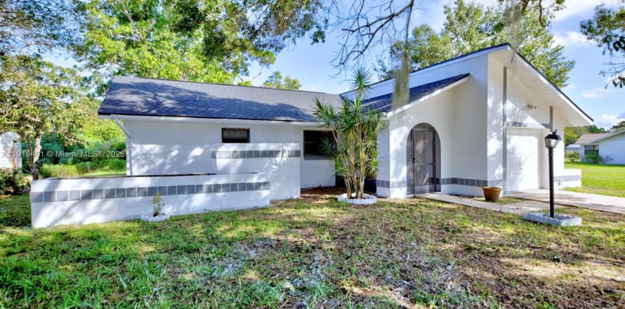 House in Lake Placid, Florida 3 bedrooms, 131.09 sq.m. № 1971116