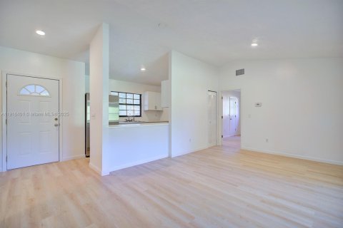 House in Lake Placid, Florida 3 bedrooms, 131.09 sq.m. № 1971116 - photo 5