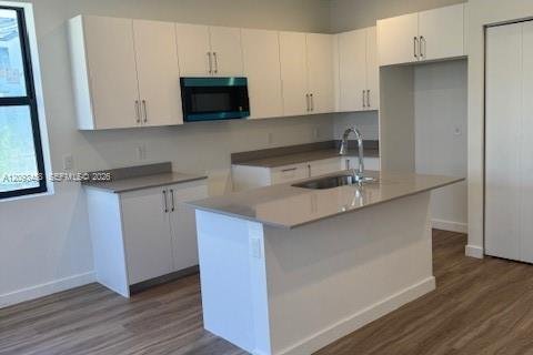 House in Florida City, Florida 4 bedrooms, 127.65 sq.m. № 2381588 - photo 8
