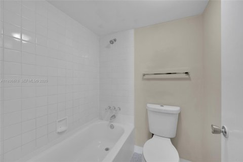 Copropriété à louer à Coral Springs, Floride: 2 chambres, 91.97 m2 № 1999258 - photo 23