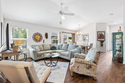 House in The Villages, Florida 3 bedrooms, 132.48 sq.m. № 2223332 - photo 6