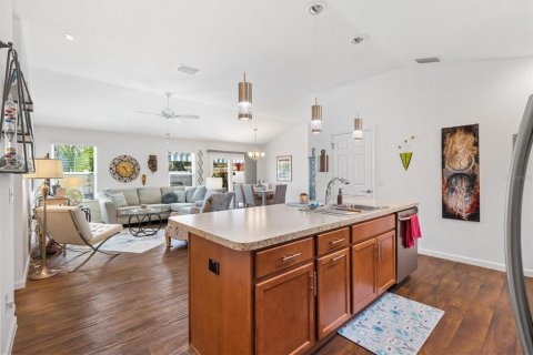 House in The Villages, Florida 3 bedrooms, 132.48 sq.m. № 2223332 - photo 11
