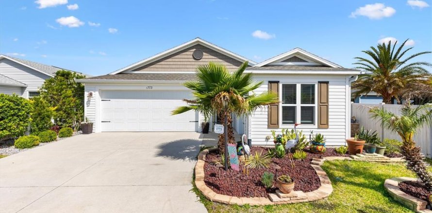 House in The Villages, Florida 3 bedrooms, 132.48 sq.m. № 2223332