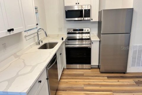 Купить коммерческую недвижимость в Сент-Питерсберг, Флорида 333.43м2, № 1589992 - фото 2