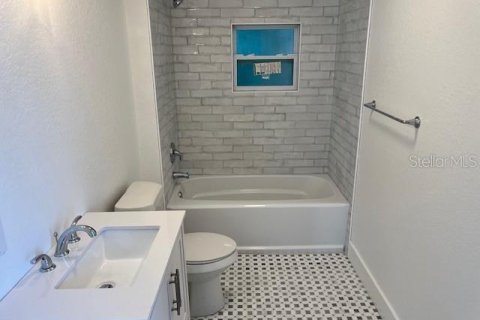 Купить коммерческую недвижимость в Сент-Питерсберг, Флорида 333.43м2, № 1589992 - фото 11