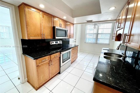 Condo in Hollywood, Florida, 2 bedrooms  № 2025352