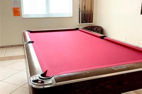 Condo in Hollywood, Florida, 2 bedrooms  № 2025352 - photo 24