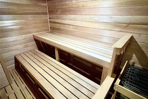 Condo in Hollywood, Florida, 2 bedrooms  № 2025352 - photo 25