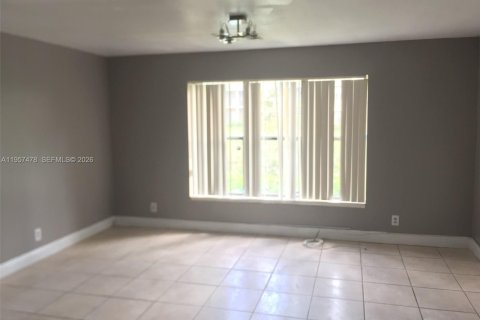 Condo in Sunrise, Florida, 1 bedroom  № 2011457 - photo 5