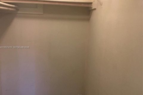 Condo in Sunrise, Florida, 1 bedroom  № 2011457 - photo 7