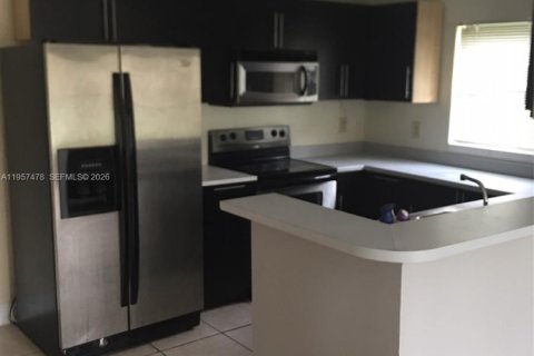 Condo in Sunrise, Florida, 1 bedroom  № 2011457 - photo 17